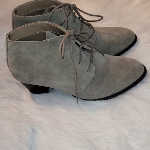 Vionic gray suede tie booties size 6 - Picture 2 of 10